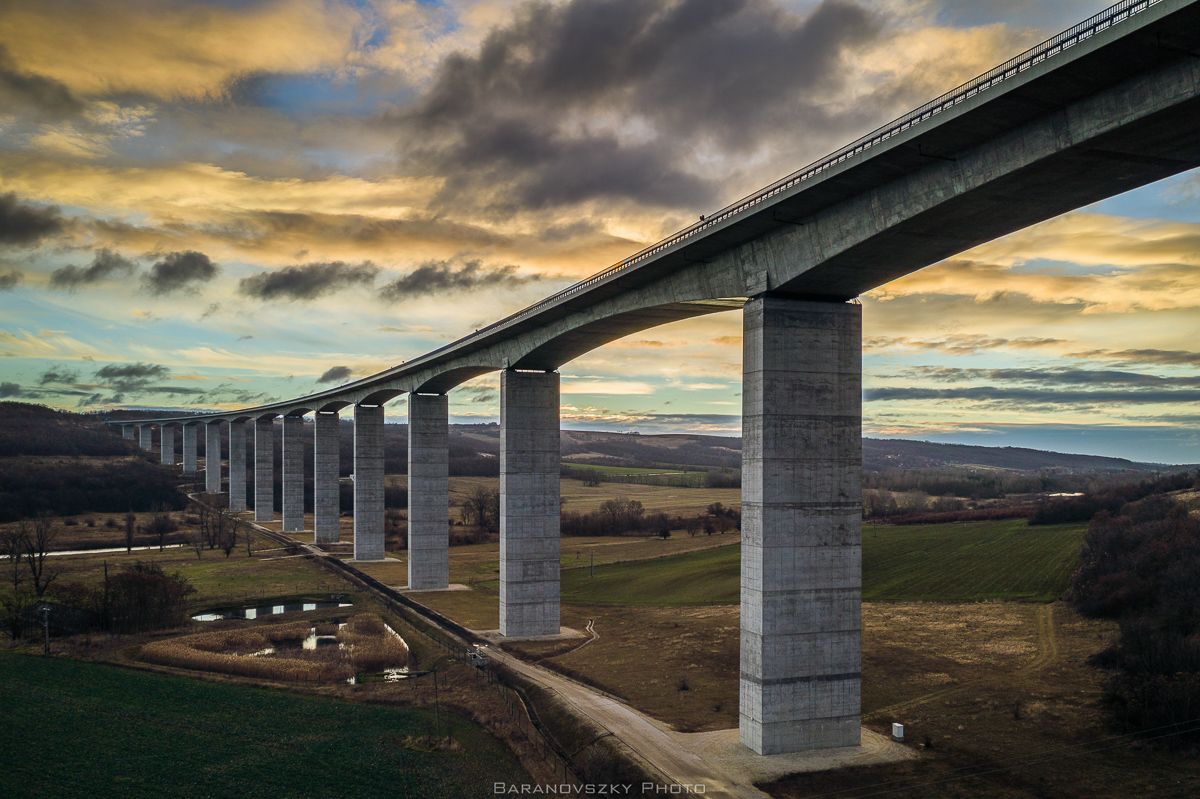 Összetartó vonalak